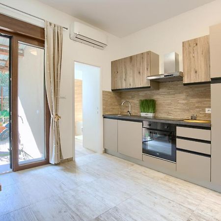 Amphitheater 3+2 Modern Apartment With Terrace, Wifi, Netflix Пула Экстерьер фото