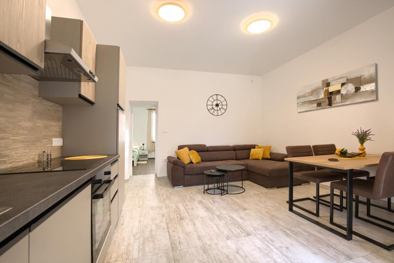 Amphitheater 3+2 Modern Apartment With Terrace, Wifi, Netflix Пула Экстерьер фото