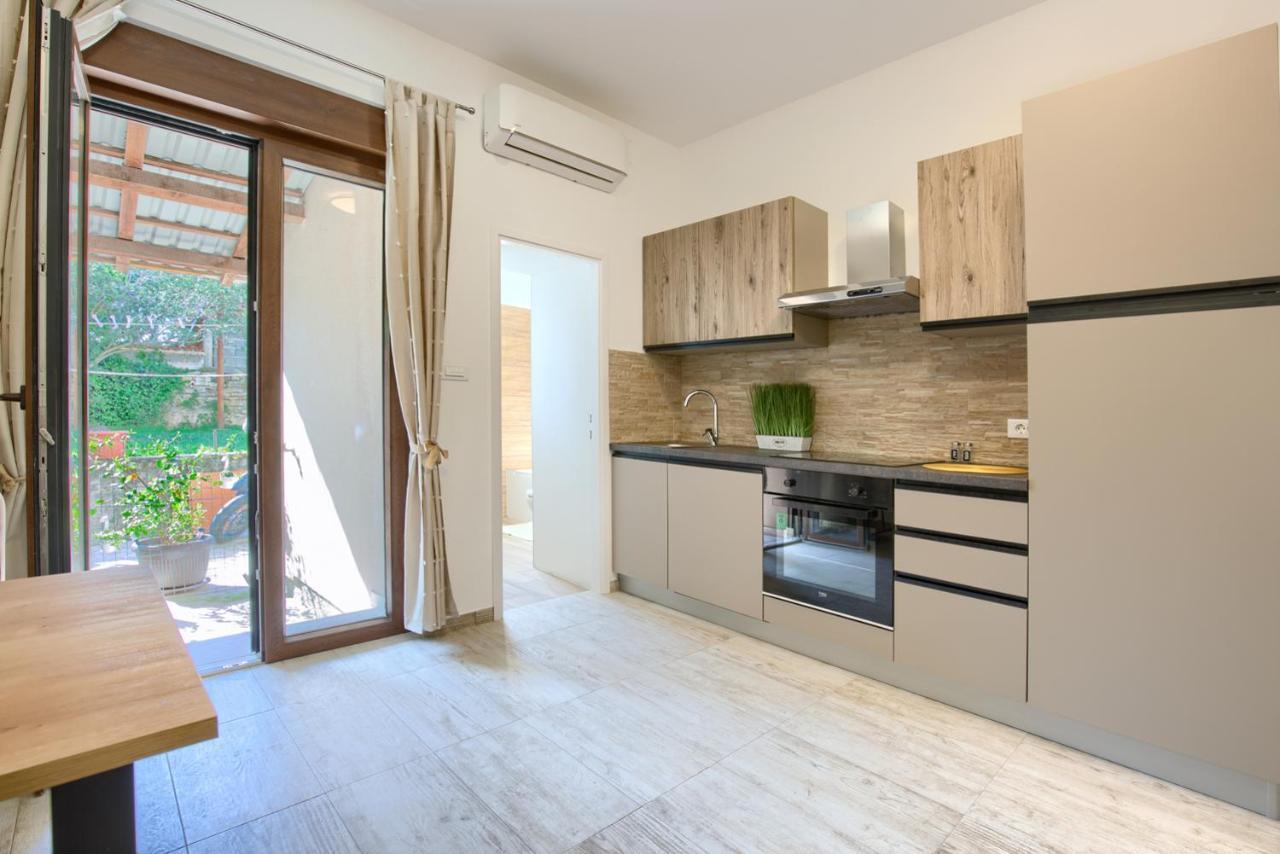Amphitheater 3+2 Modern Apartment With Terrace, Wifi, Netflix Пула Экстерьер фото